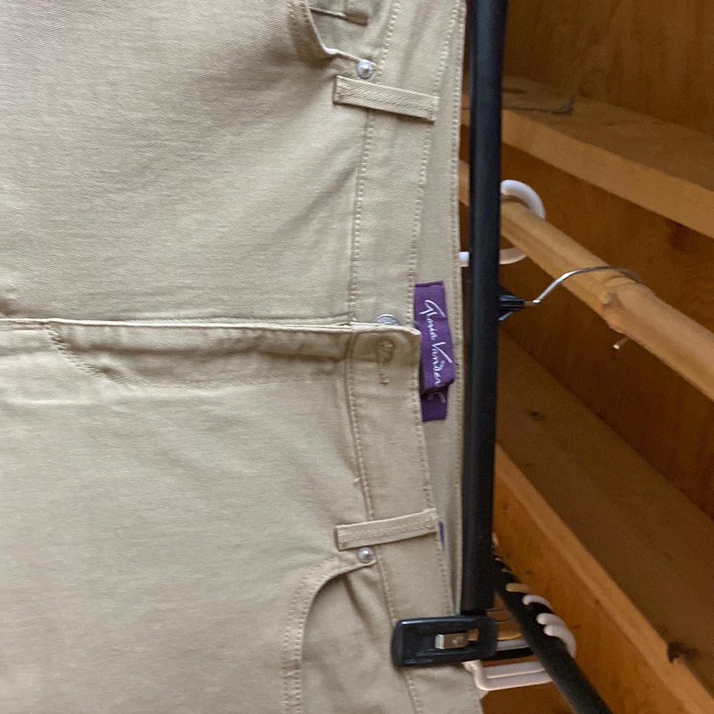 Gloria Vanderbilt size 16 p brand new condition beige/tan color